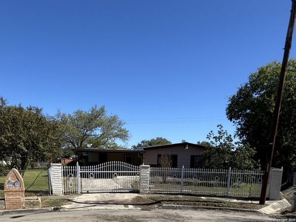 5247 Village Glen, San Antonio, TX 78218