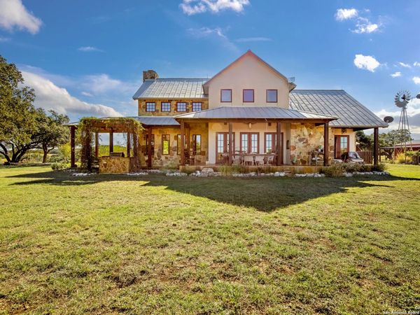 5059 Trainer Wuest, Blanco, TX 78606