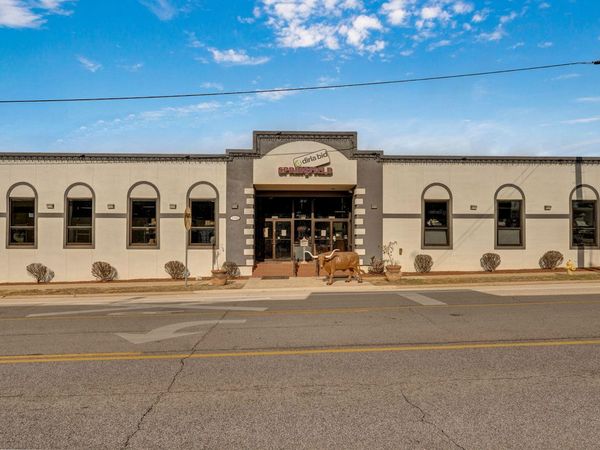 1325 E Trafficway Street, Springfield, MO 65802