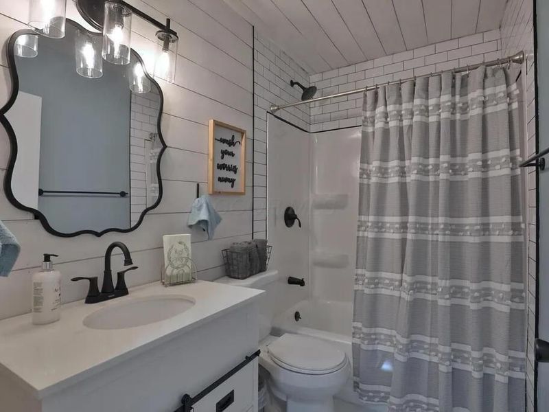 2424 Holt Avenue, Columbus, OH 43219 Photo 5