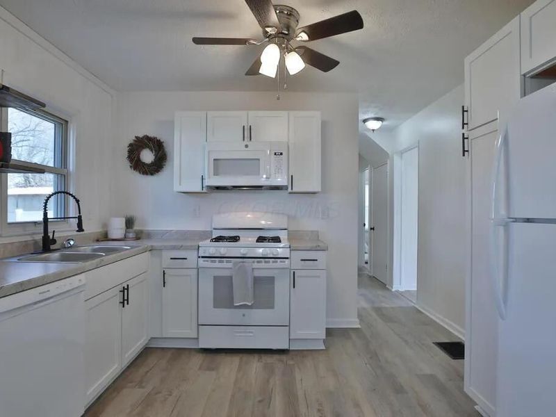 2424 Holt Avenue, Columbus, OH 43219 Photo 6