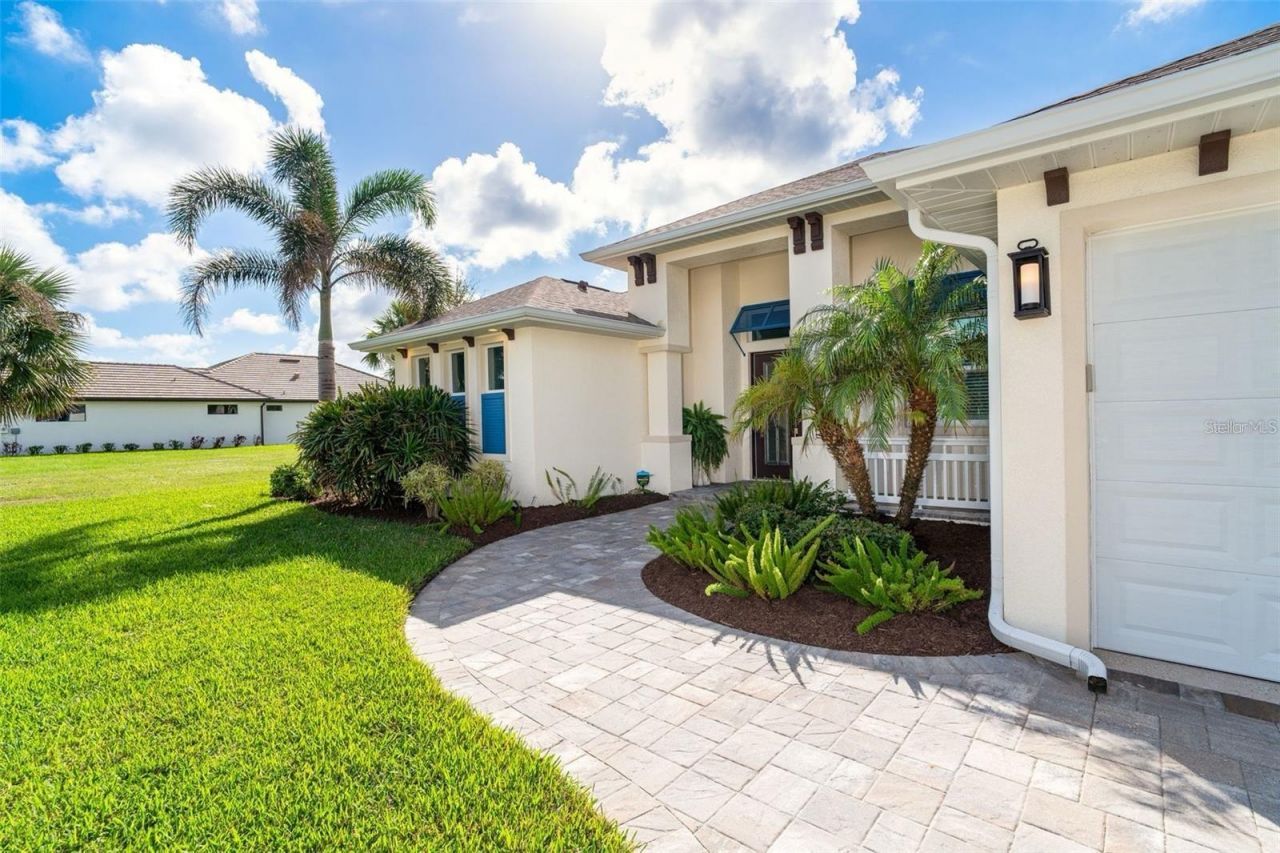 592 Boundary Boulevard, Rotonda West, FL 33947 Photo