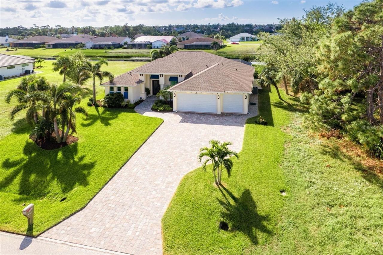 592 Boundary Boulevard, Rotonda West, FL 33947 Photo