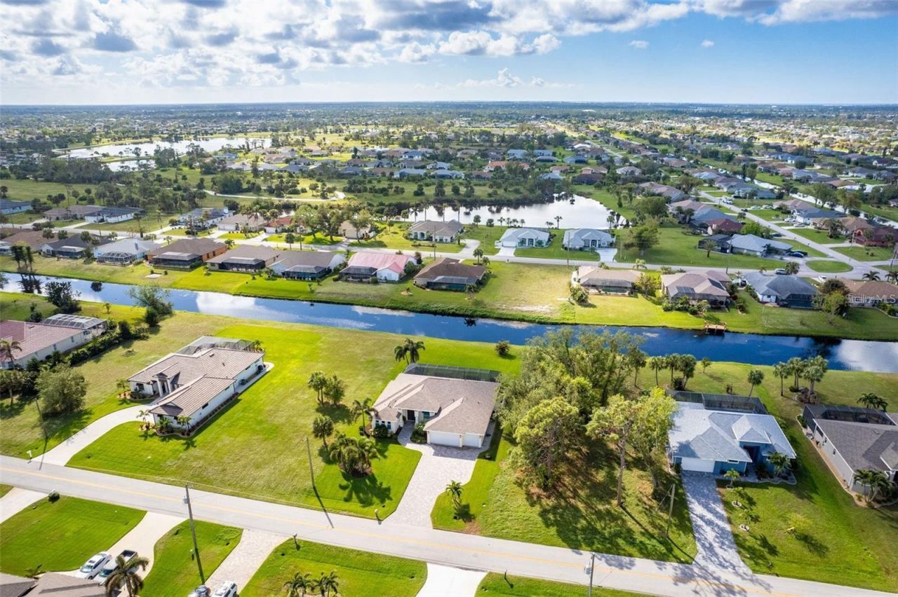 592 Boundary Boulevard, Rotonda West, FL 33947 Photo