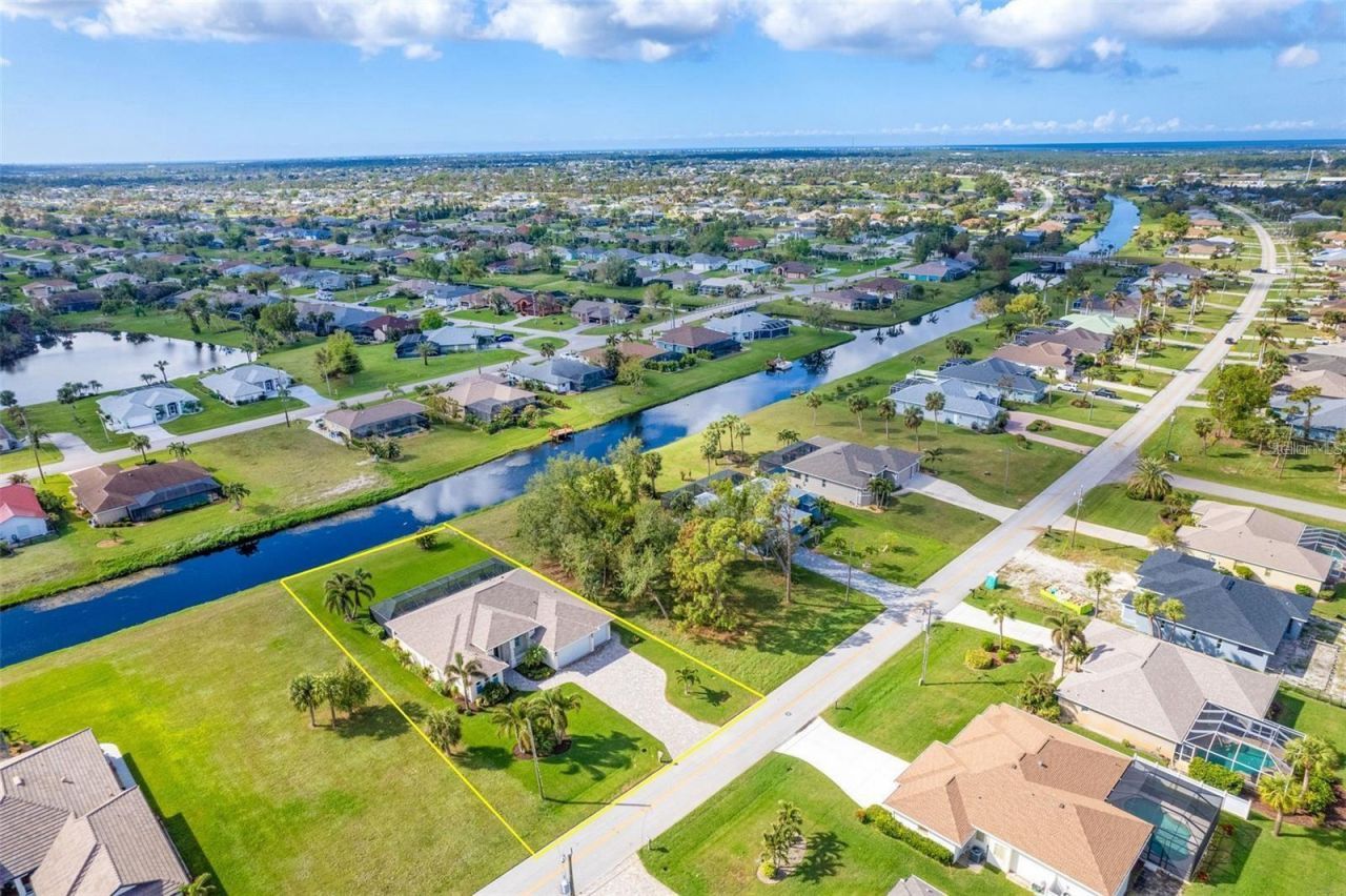 592 Boundary Boulevard, Rotonda West, FL 33947 Photo