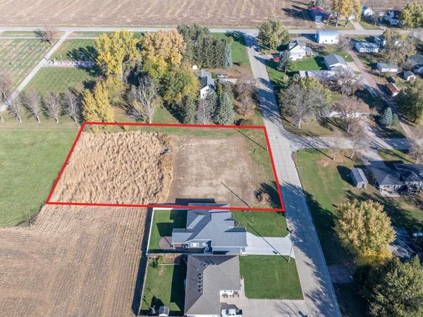 404 Oak Street, Salix, IA 51052