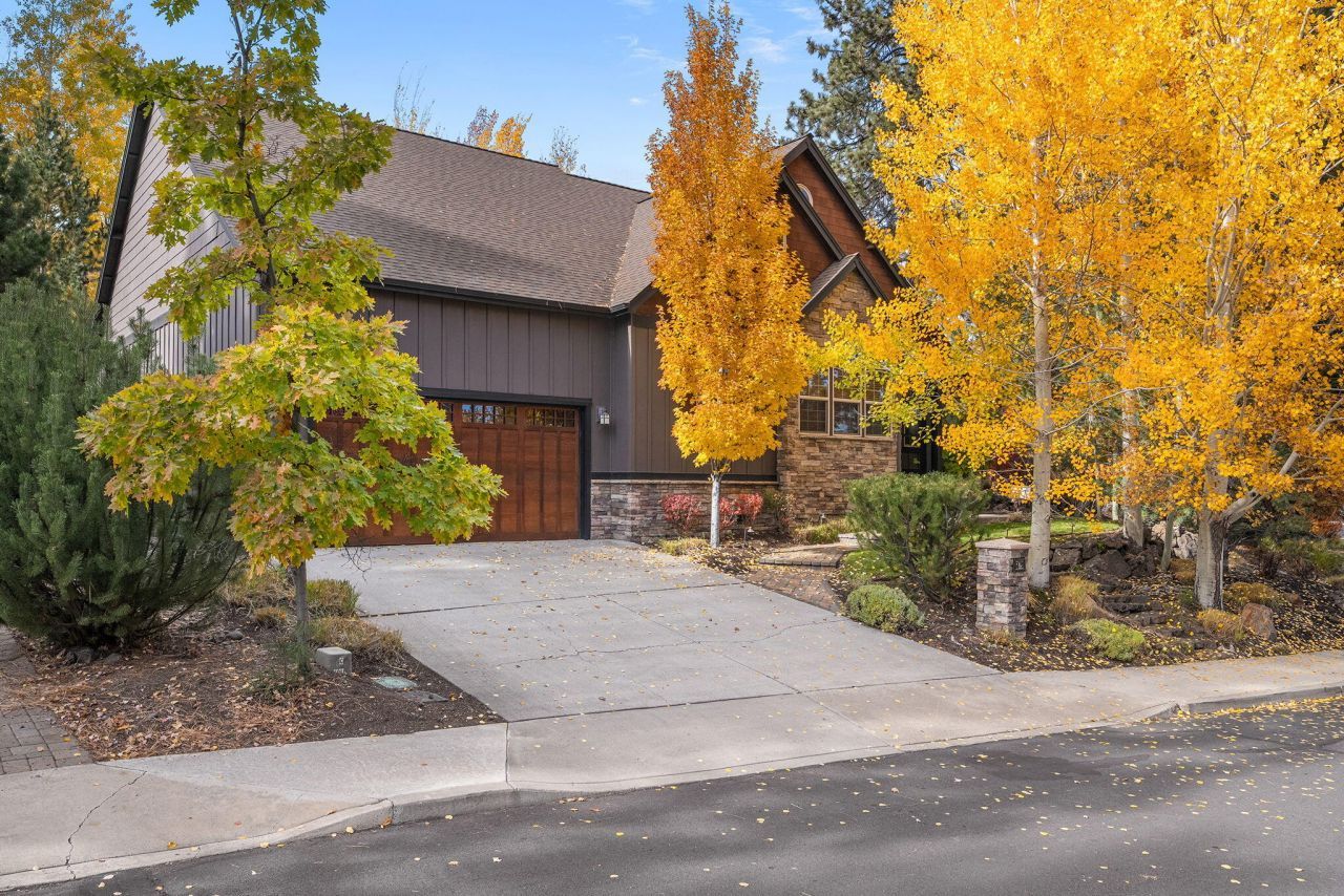 60798 Goldenwood Loop, Bend, OR 97702 Main Photo