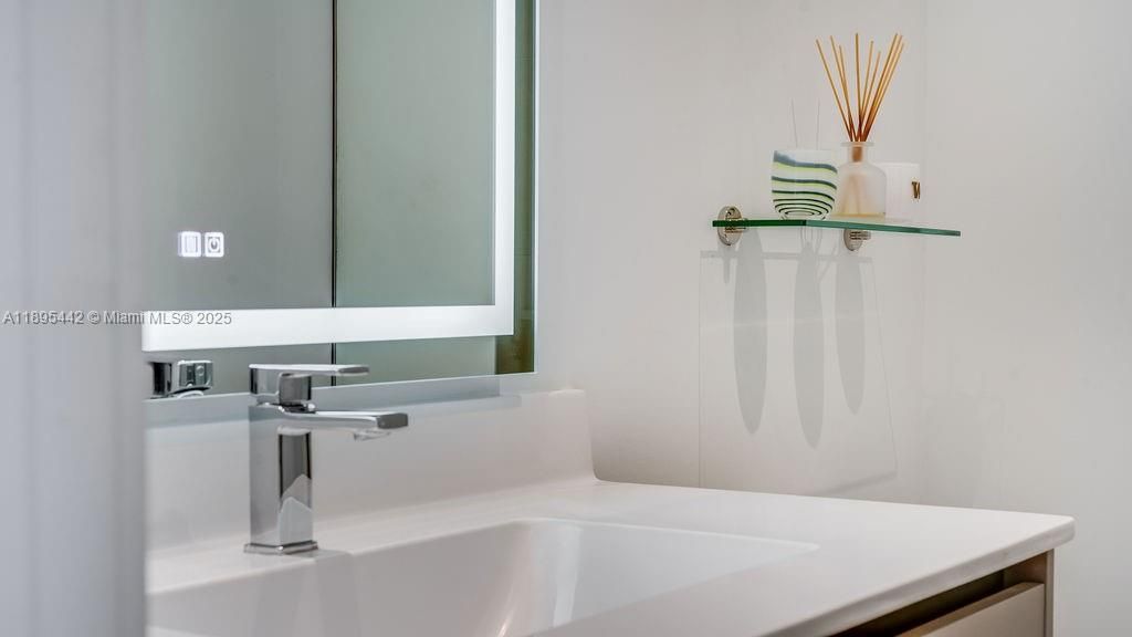 1030 15th St, Unit 201, Miami Beach, FL 33139 Photo