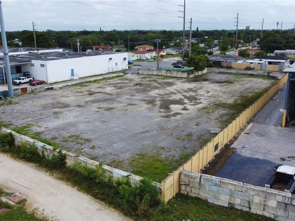 8650 NW 36 Ave, Miami, FL 33147