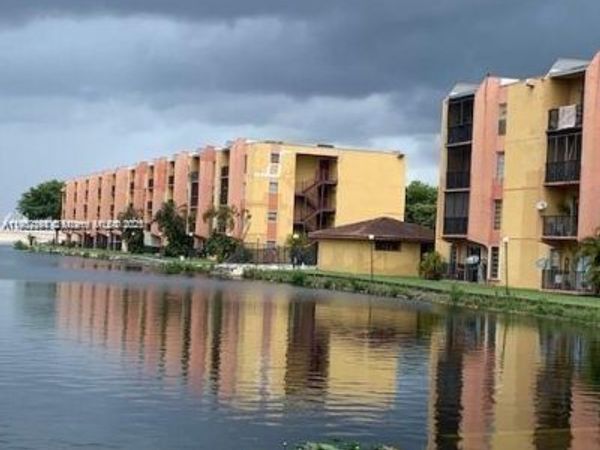 4803 NW 7th St, Unit 403-14, Miami, FL 33126