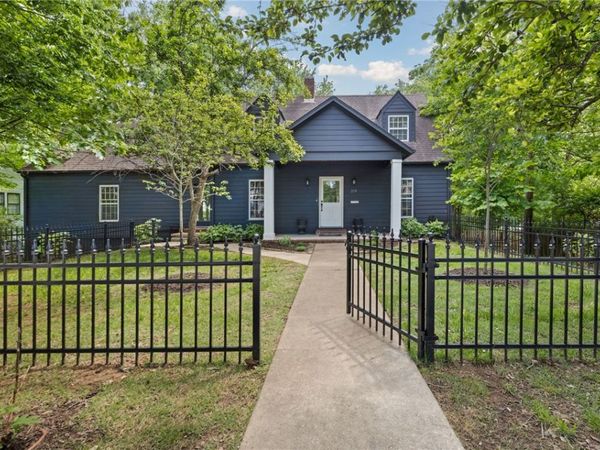 319 W Holly Street, Fayetteville, AR 72703