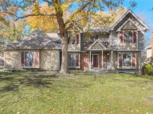 116 The Woodlands Drive, Gladstone, MO 64119