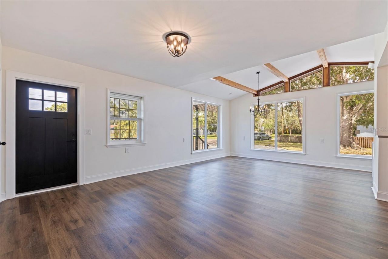 100 82nd Avenue N, Saint Petersburg, FL 33702 Photo