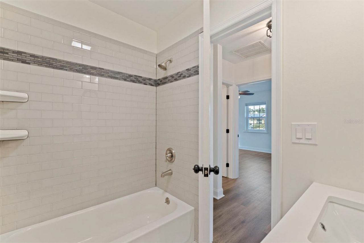 100 82nd Avenue N, Saint Petersburg, FL 33702 Photo