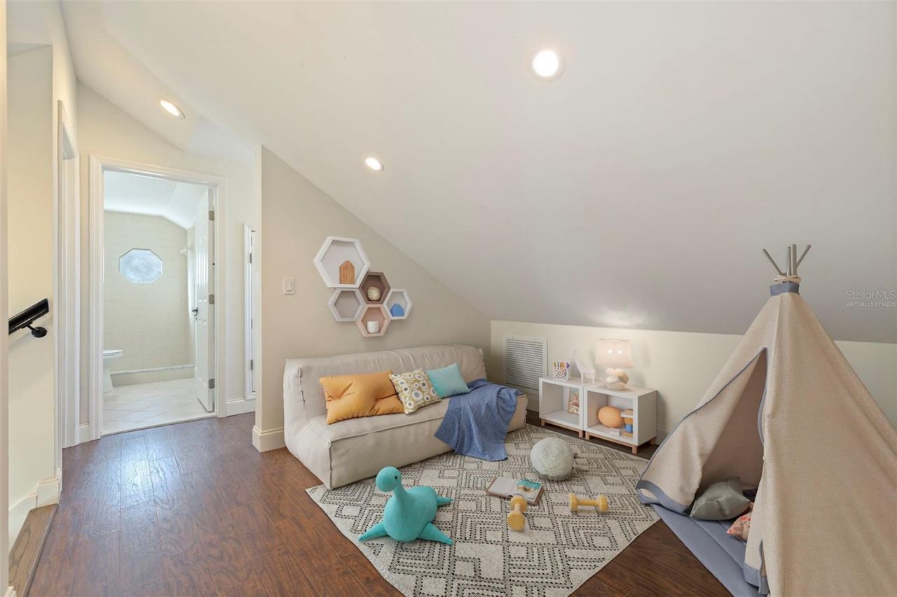 100 82nd Avenue N, Saint Petersburg, FL 33702 Photo