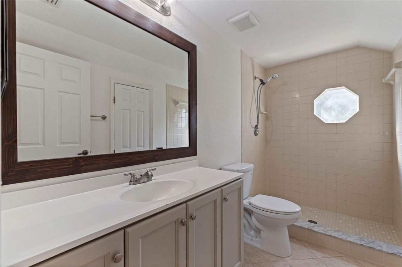 100 82nd Avenue N, Saint Petersburg, FL 33702 Photo