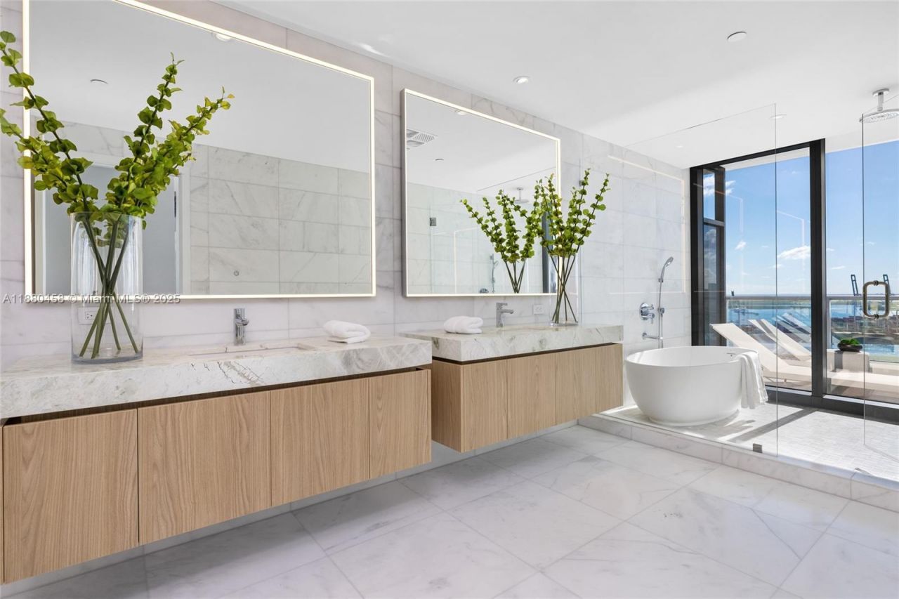 500 Alton Rd, Unit 2802, Miami Beach, FL 33139 Photo