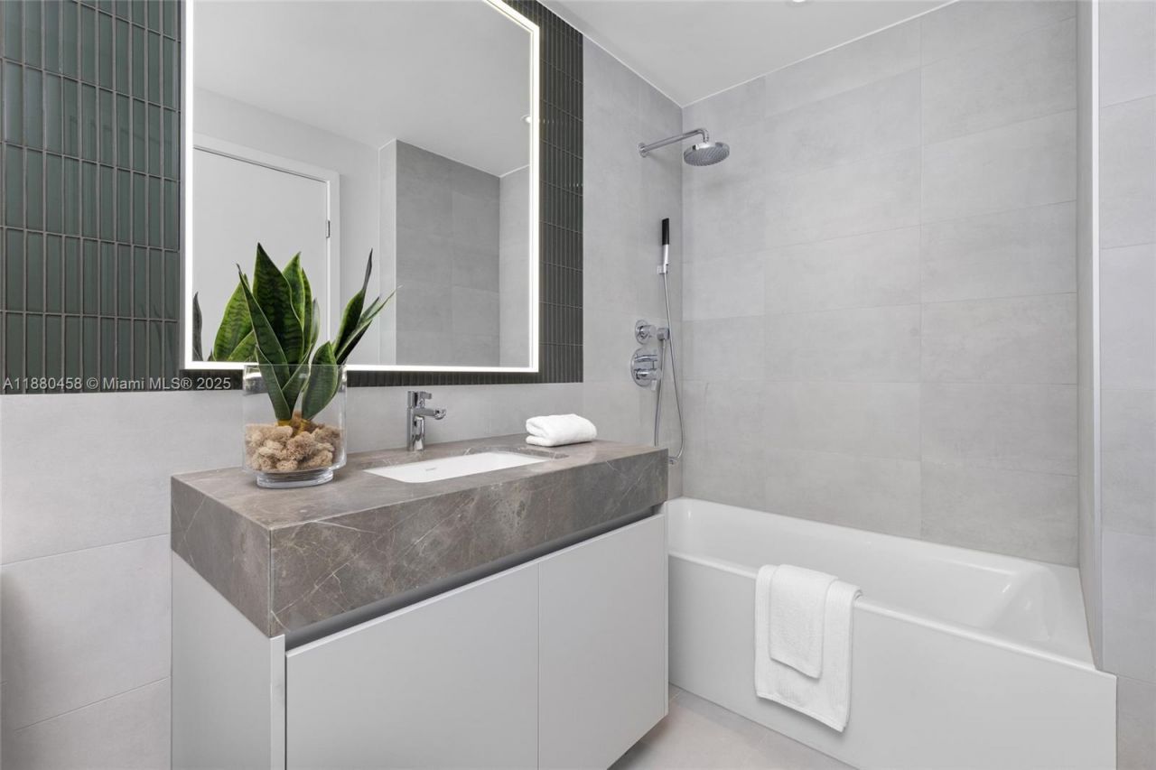 500 Alton Rd, Unit 2802, Miami Beach, FL 33139 Photo