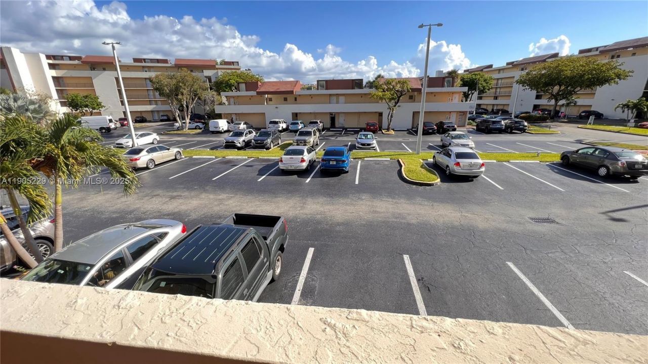 8850 Fontainebleau Blvd, Unit 202, Miami, FL 33172 Photo