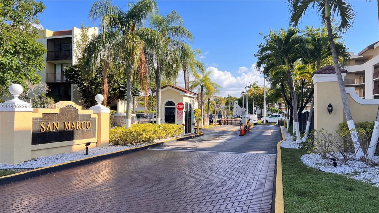 8850 Fontainebleau Blvd, Unit 202, Miami, FL 33172 Photo