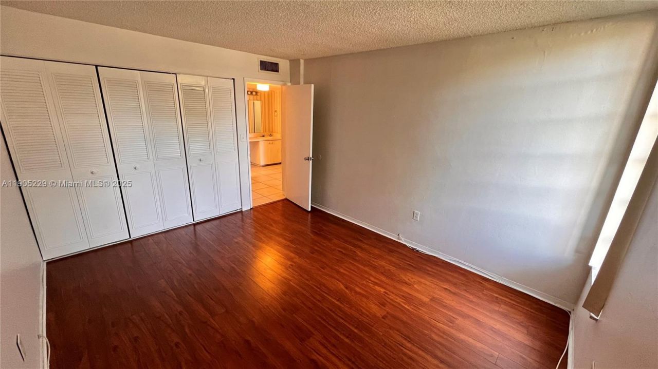 8850 Fontainebleau Blvd, Unit 202, Miami, FL 33172 Photo
