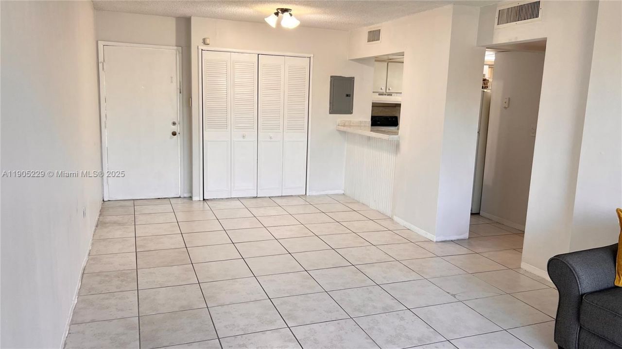 8850 Fontainebleau Blvd, Unit 202, Miami, FL 33172 Photo