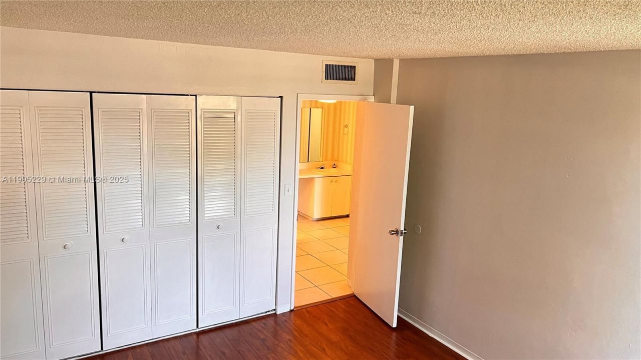 8850 Fontainebleau Blvd, Unit 202, Miami, FL 33172 Photo