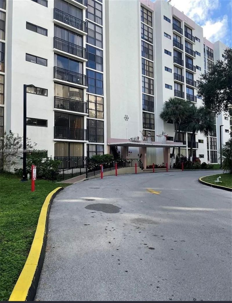 16909 N Bay Rd, Unit 512, Sunny Isles Beach, FL 33160 Photo