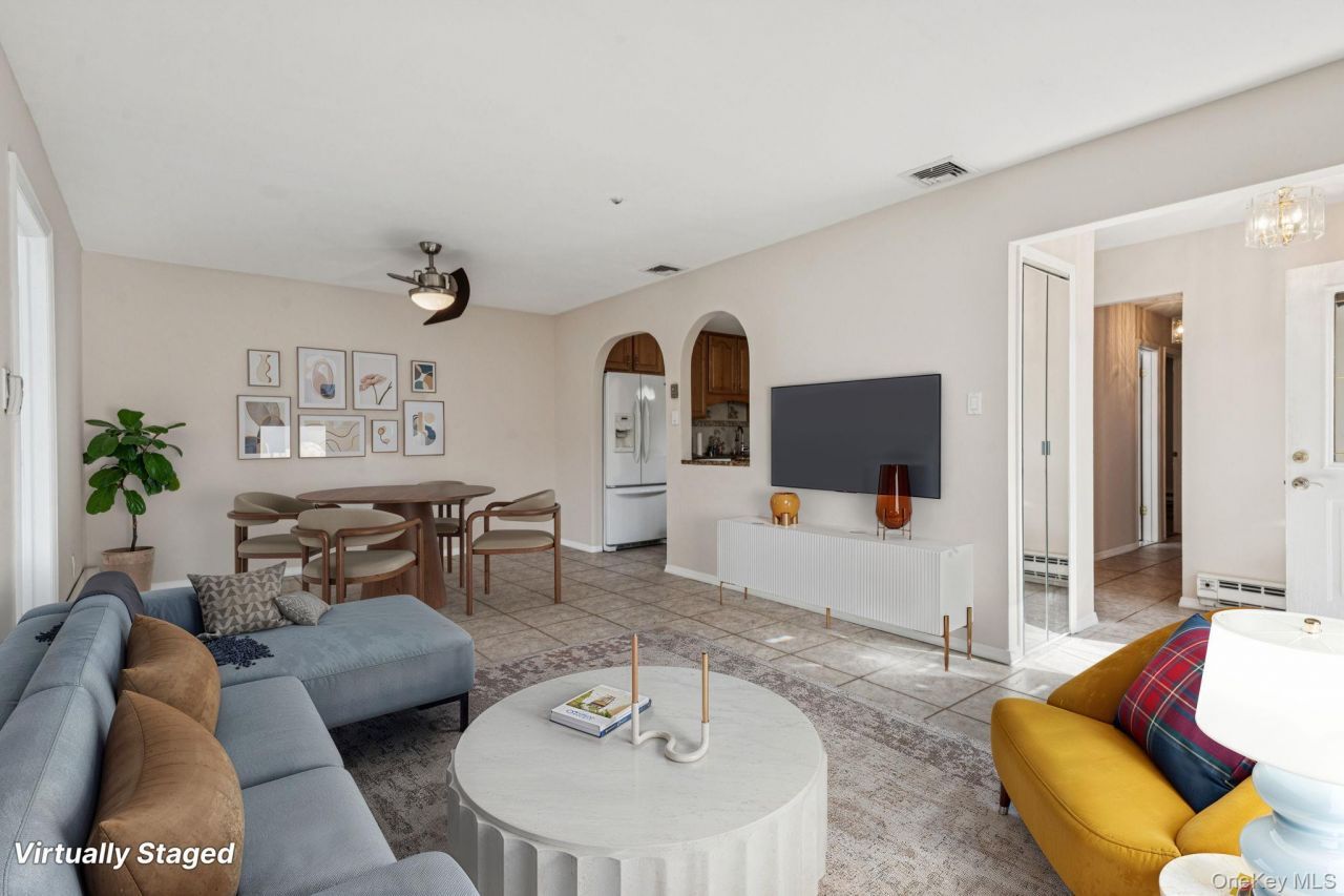 5 Fredricksburg Court, Coram, NY 11727 Main Photo