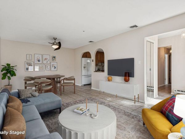 5 Fredricksburg Court, Coram, NY 11727