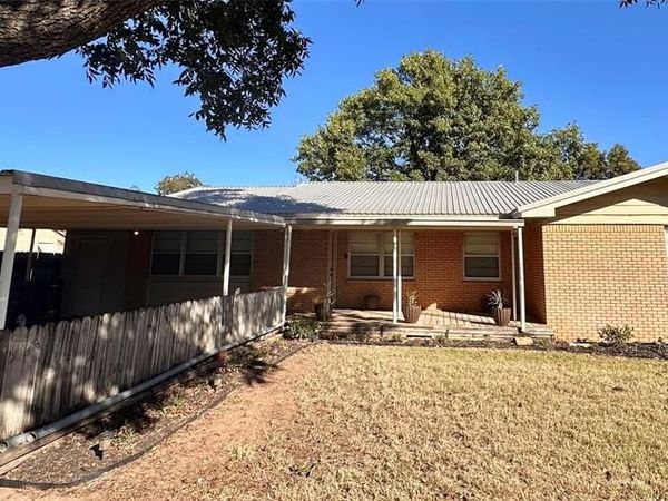 506 W Morris Street, Seymour, TX 76380