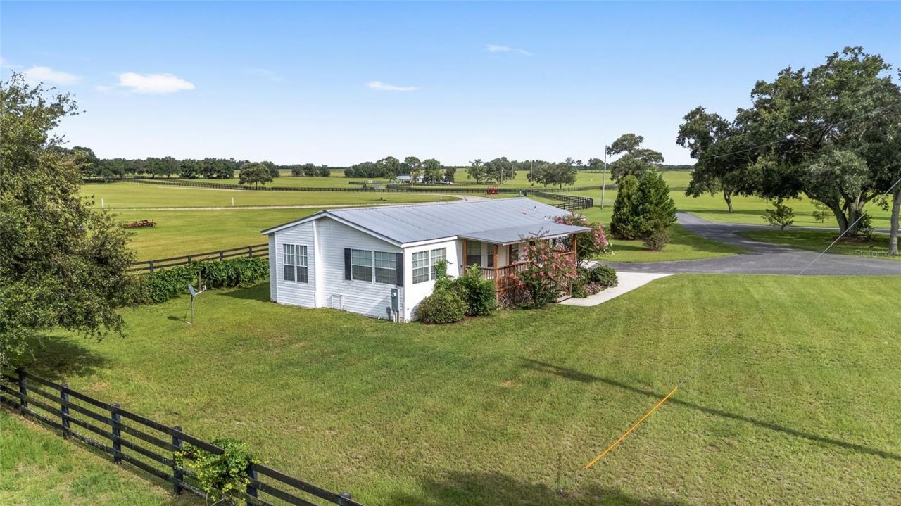 18800 SE 47th Place, Morriston, FL 32668 Photo