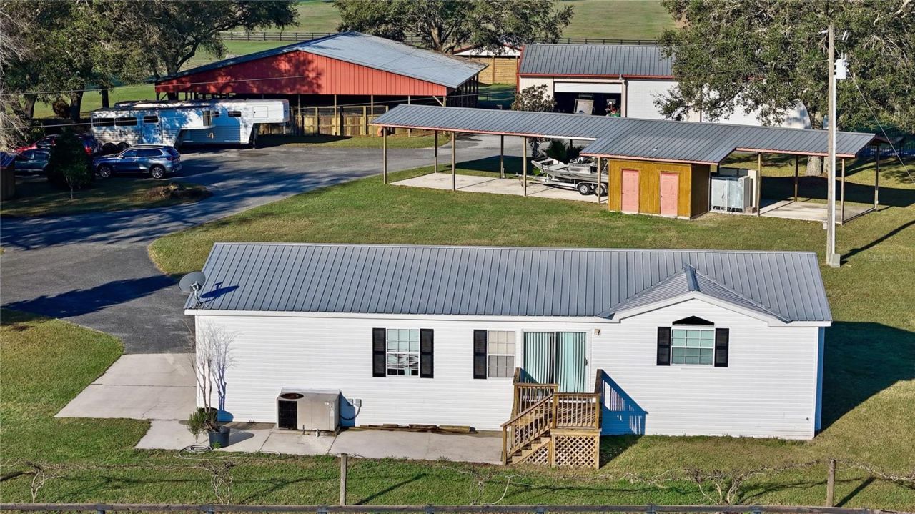 18800 SE 47th Place, Morriston, FL 32668 Photo