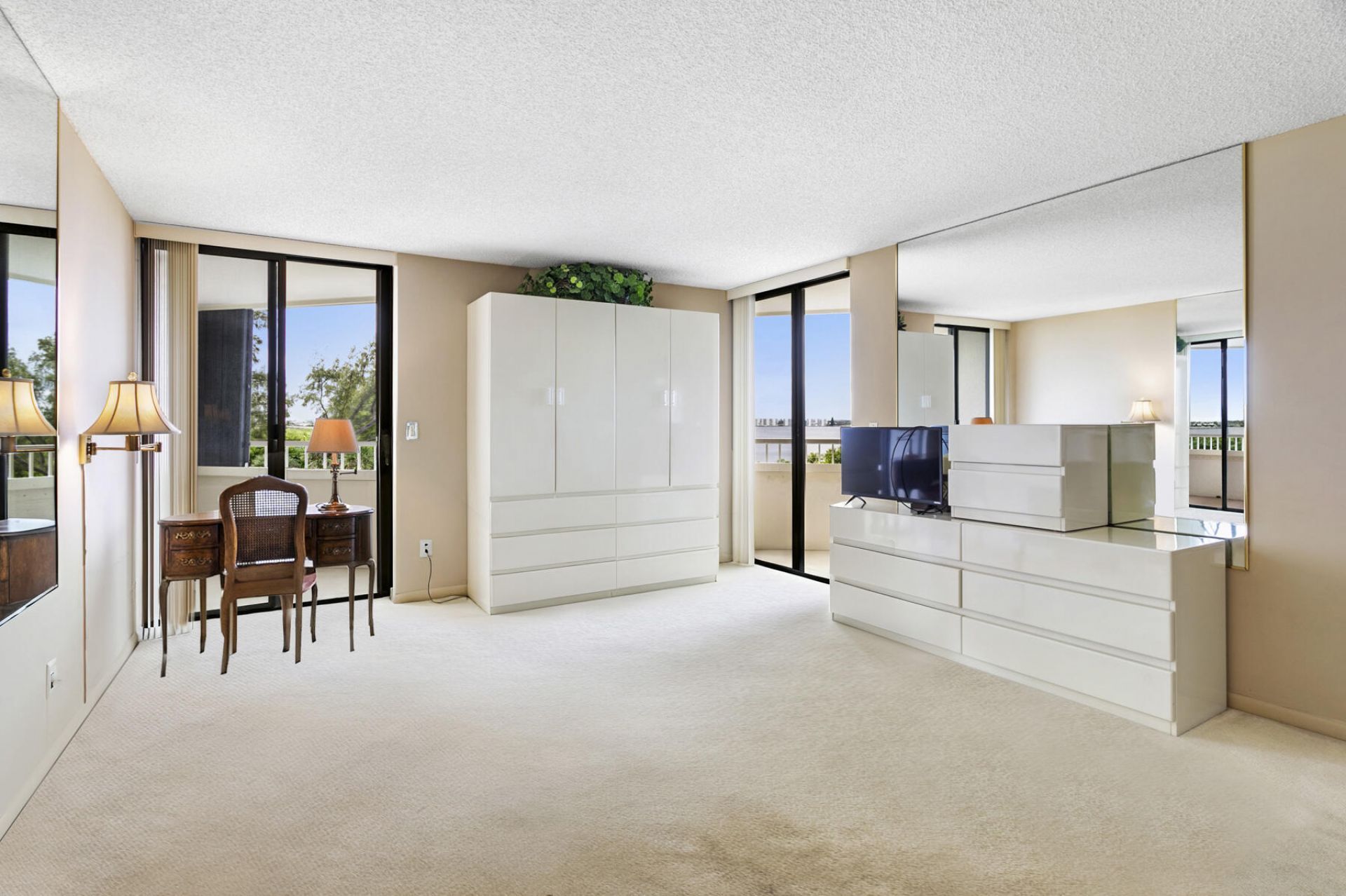 5070 N Ocean Drive, Unit 2c, Singer Island, FL 33404 Photo