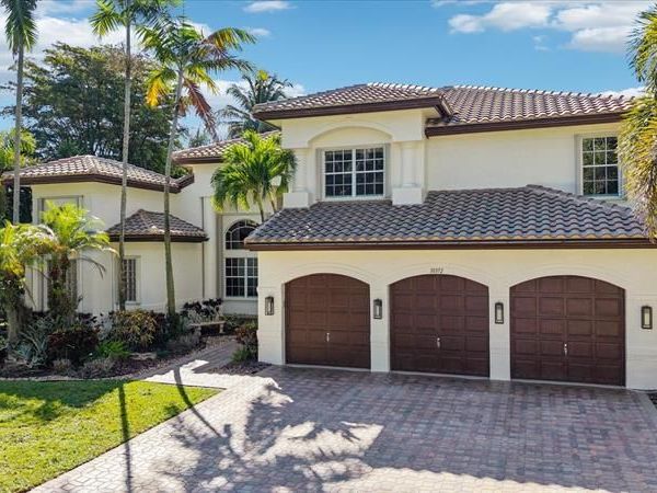 10372 N Lake Vista Cir, Davie, FL 33328