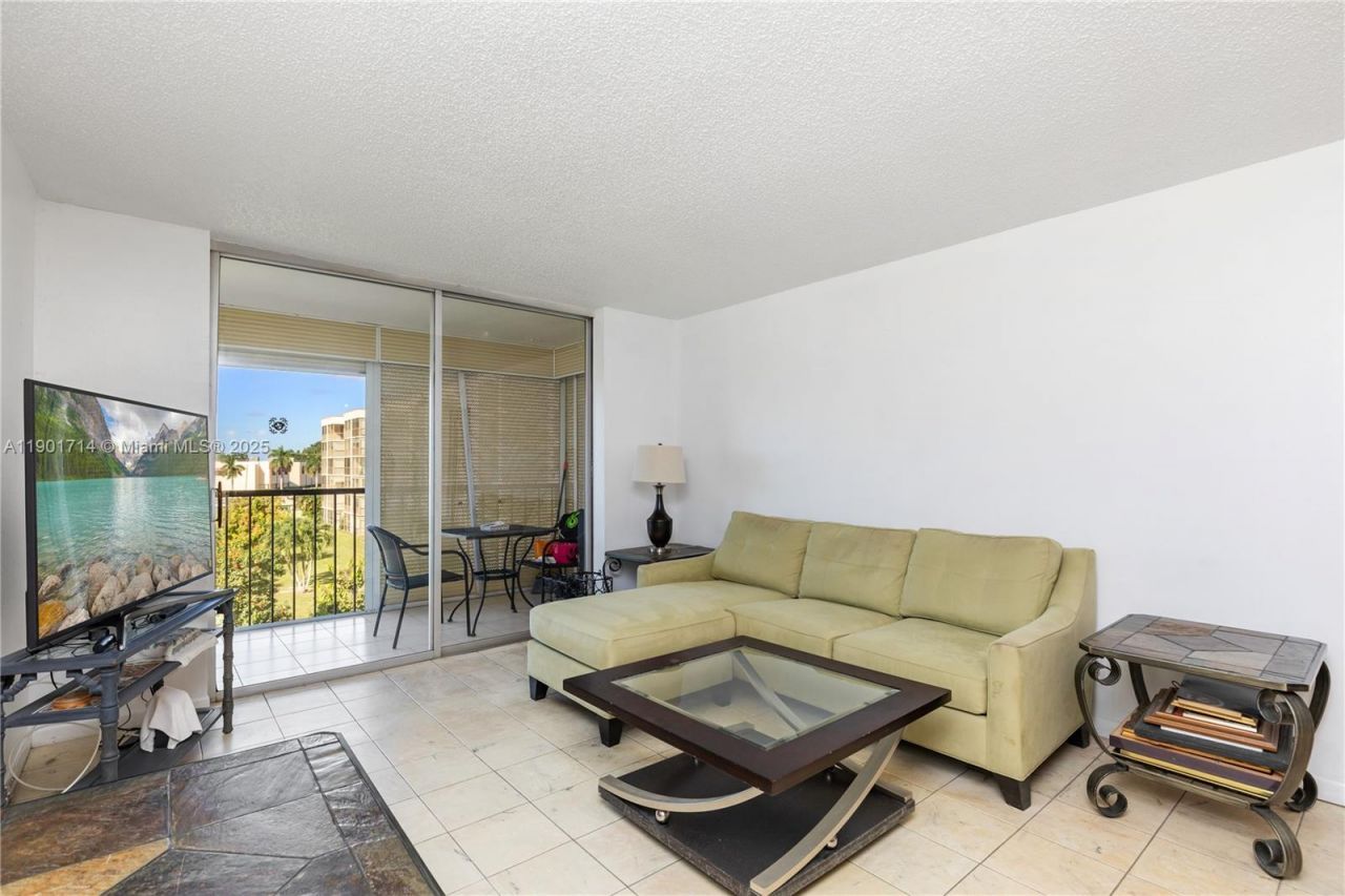8900 Washington Blvd, Unit 404, Pembroke Pines, FL 33025 Photo