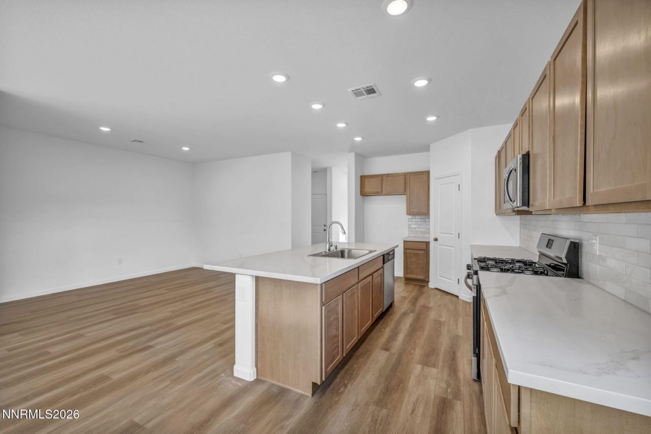 690 E Patrician Drive, Reno, NV 89506 Photo