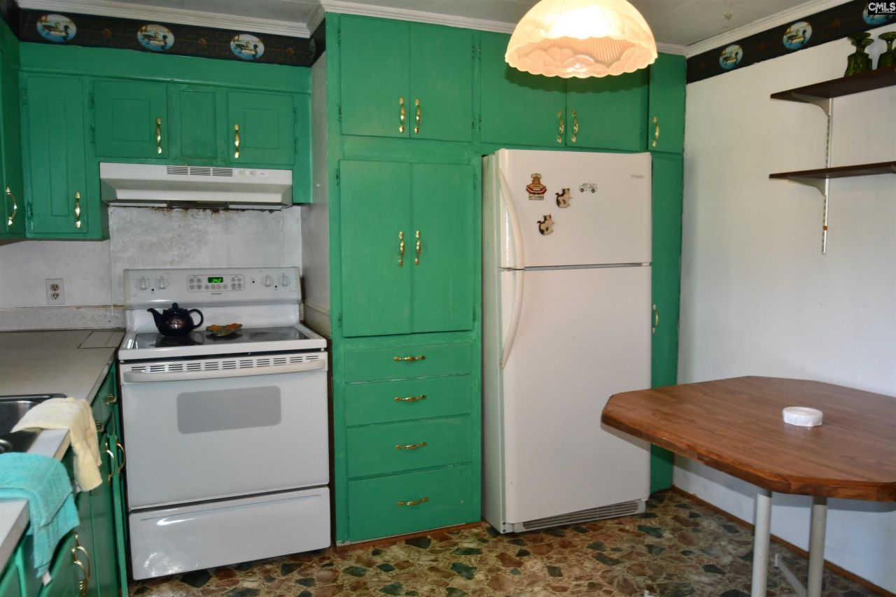 2402 Rosalyn Drive Photo 8