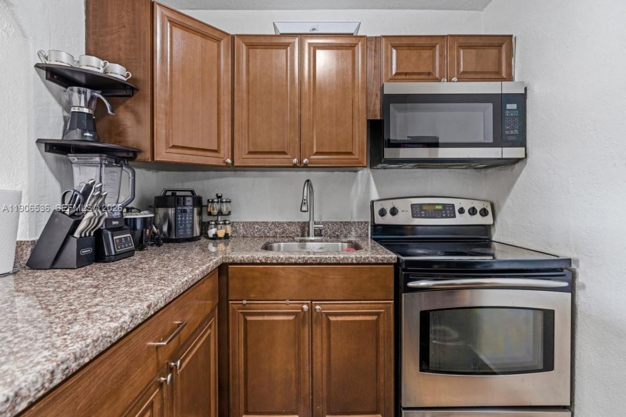 1275 W 35th St, Unit 55B, Hialeah, FL 33012 Photo