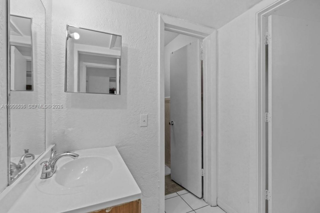 1275 W 35th St, Unit 55B, Hialeah, FL 33012 Photo