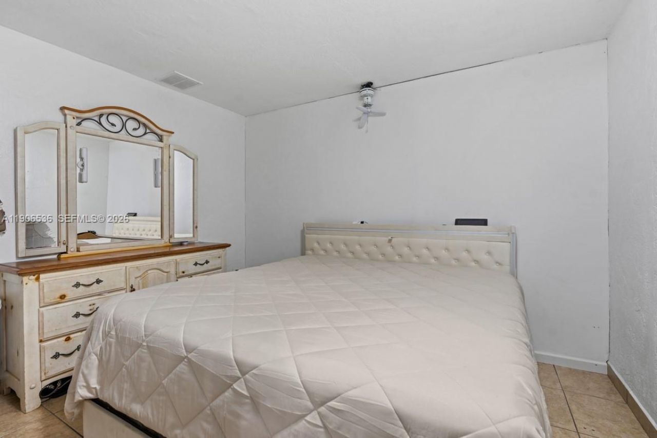 1275 W 35th St, Unit 55B, Hialeah, FL 33012 Photo