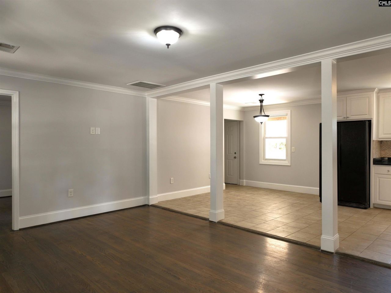 309 Rose Drive  Photo 4