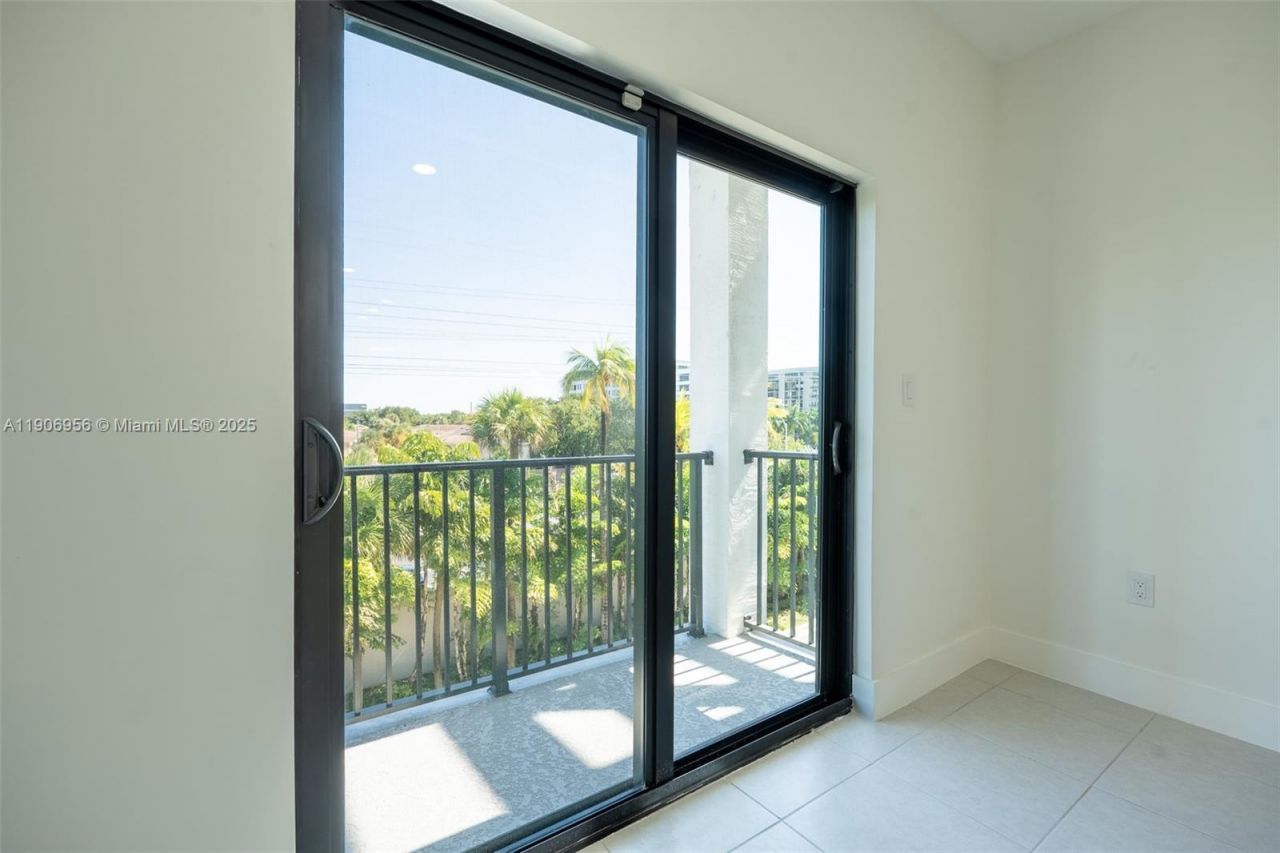 8001 NW 41st St, Unit F-312, Doral, FL 33166 Photo