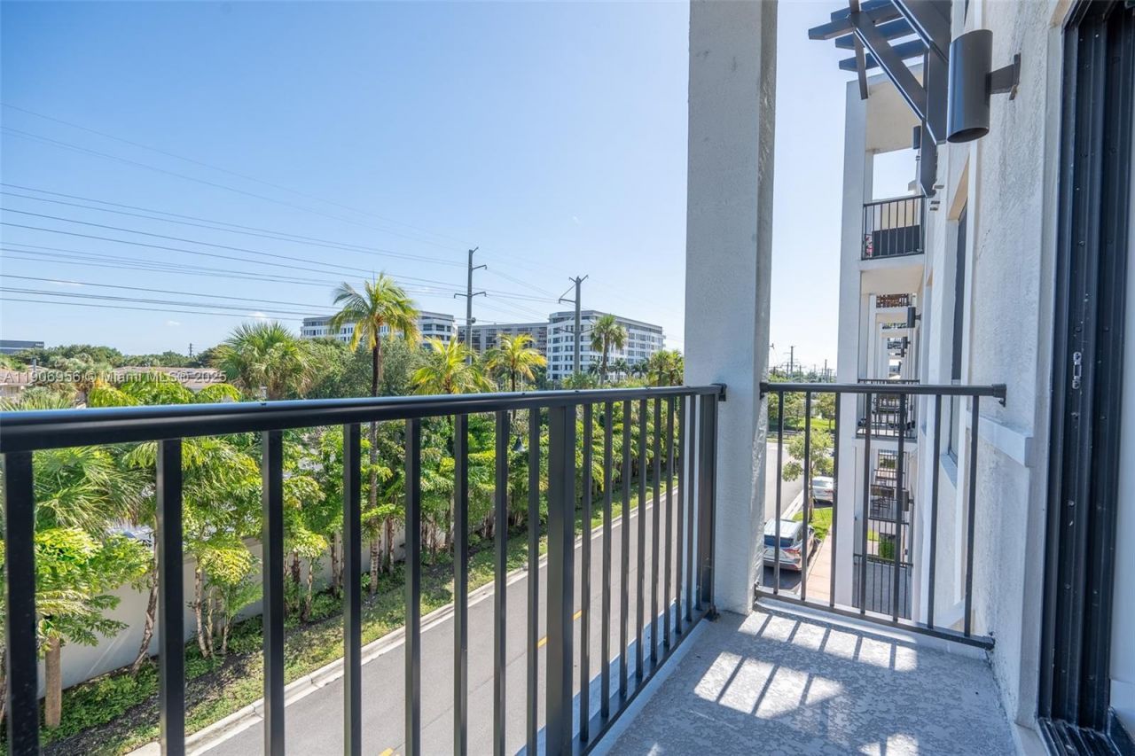 8001 NW 41st St, Unit F-312, Doral, FL 33166 Photo