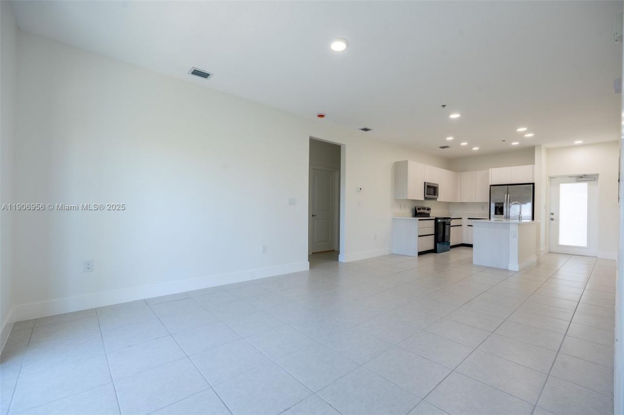 8001 NW 41st St, Unit F-312, Doral, FL 33166 Photo