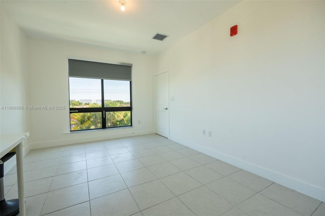 8001 NW 41st St, Unit F-312, Doral, FL 33166 Photo