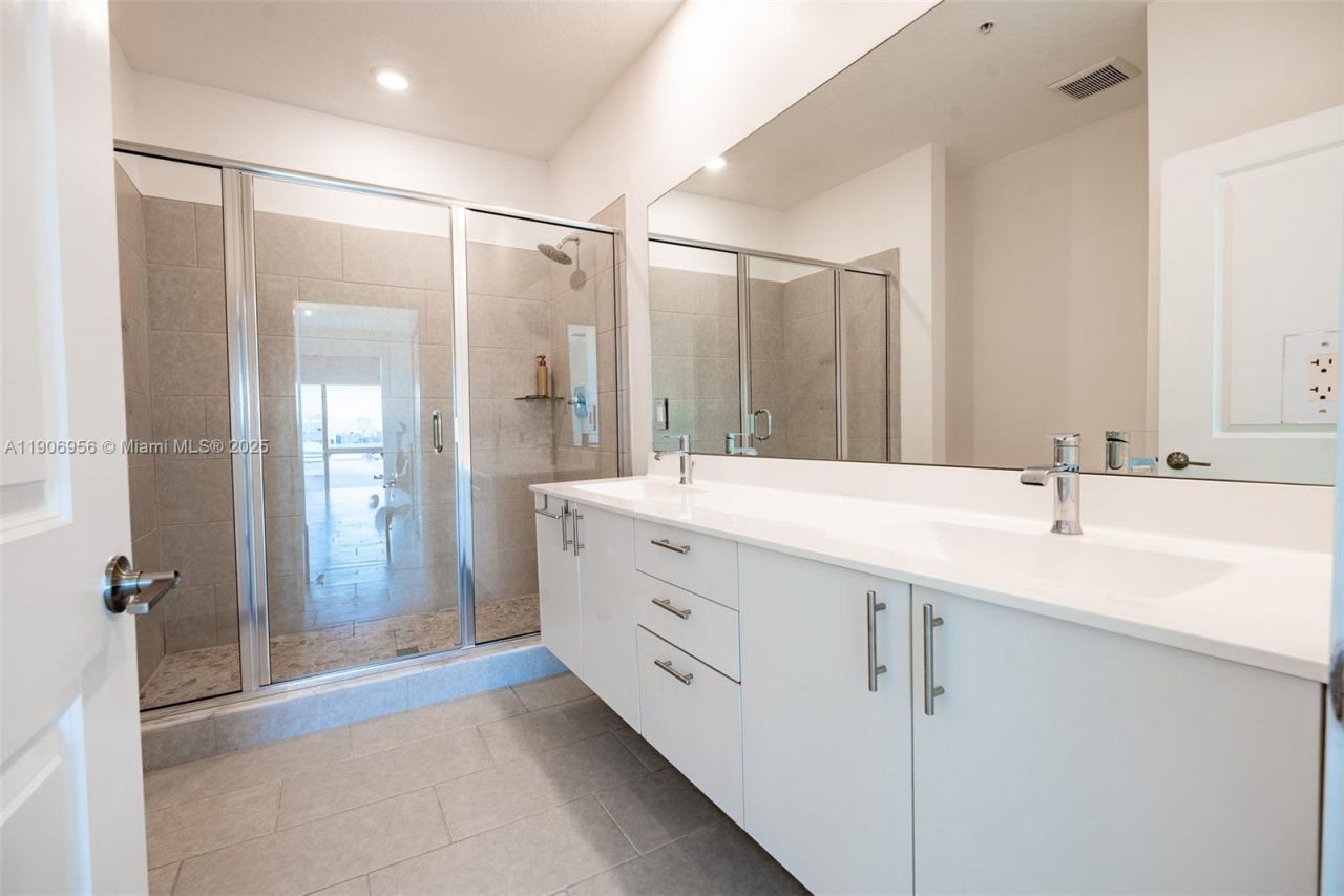 8001 NW 41st St, Unit F-312, Doral, FL 33166 Photo