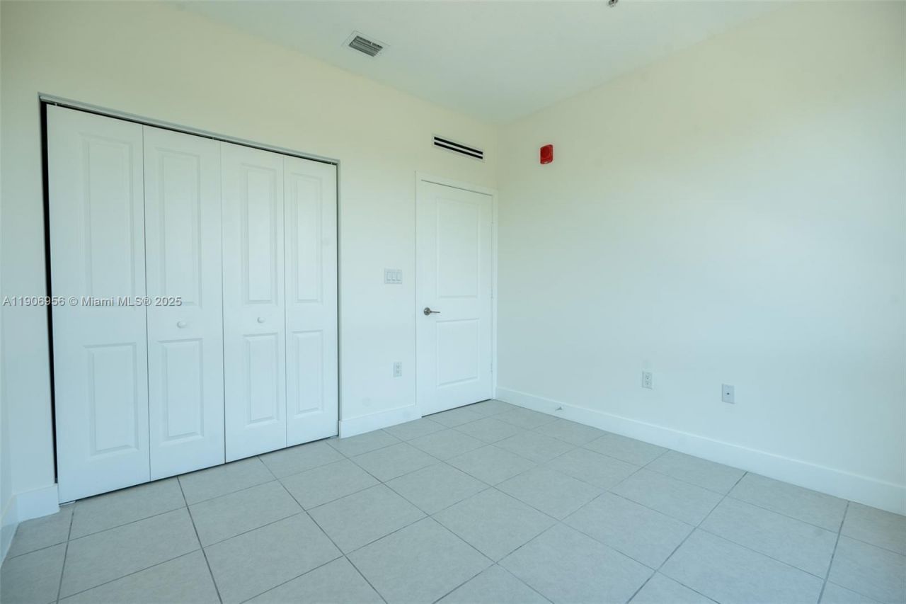 8001 NW 41st St, Unit F-312, Doral, FL 33166 Photo