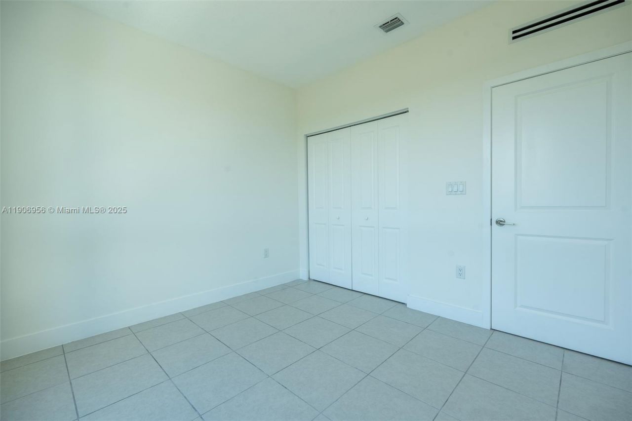 8001 NW 41st St, Unit F-312, Doral, FL 33166 Photo