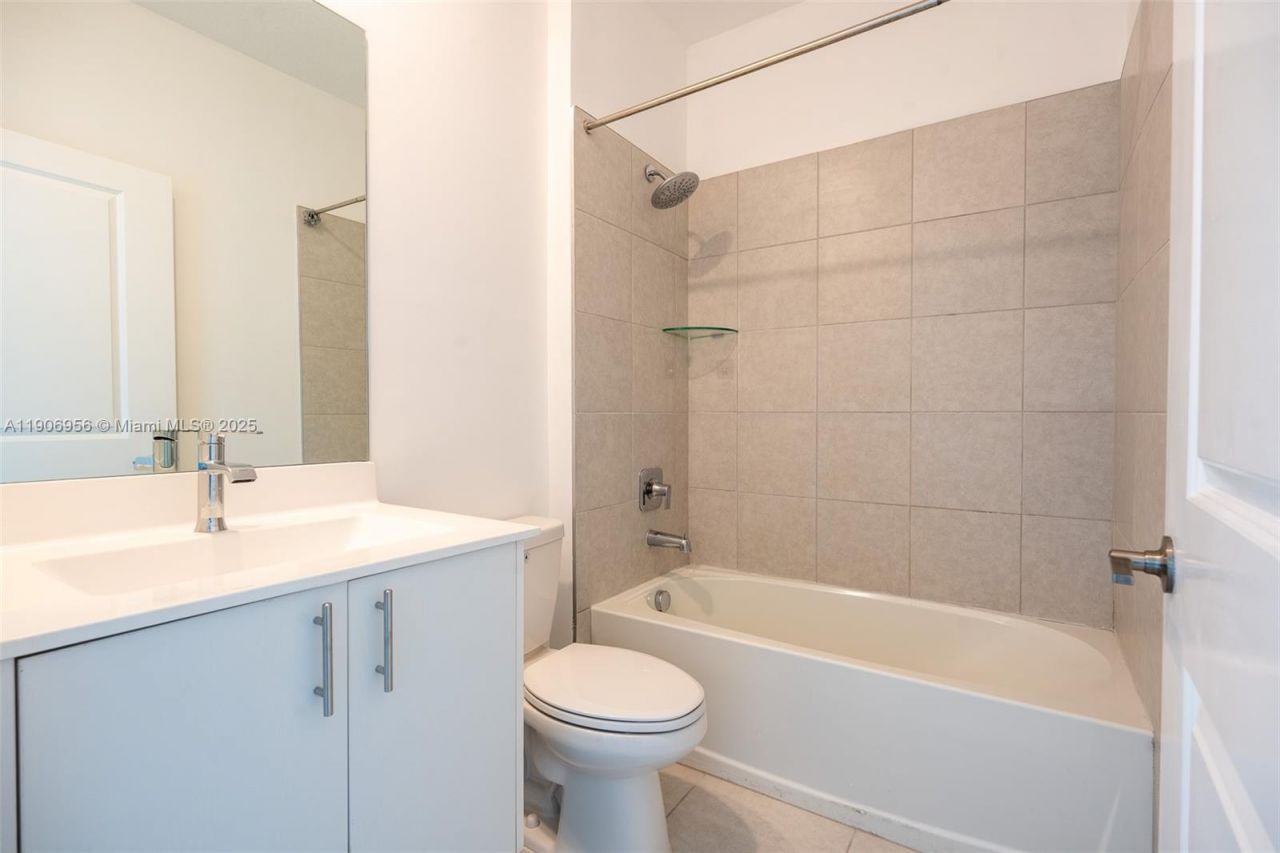 8001 NW 41st St, Unit F-312, Doral, FL 33166 Photo